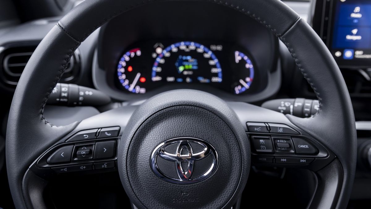 Toyota kvůli zemětřesení přeruší výrobu v polovině svých japonských závodů